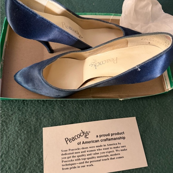 Peacocks high heeled navy blue shoes - Picture 2 of 6